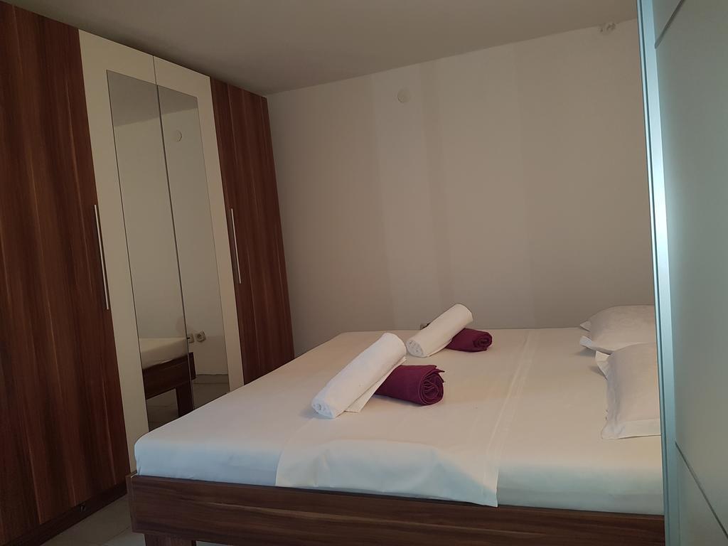 Apartments Lovric - 30 Meters To The Beach Trogir Exterior foto