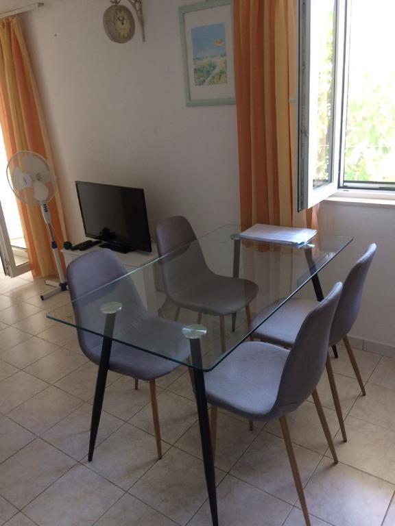 Apartments Lovric - 30 Meters To The Beach Trogir Exterior foto